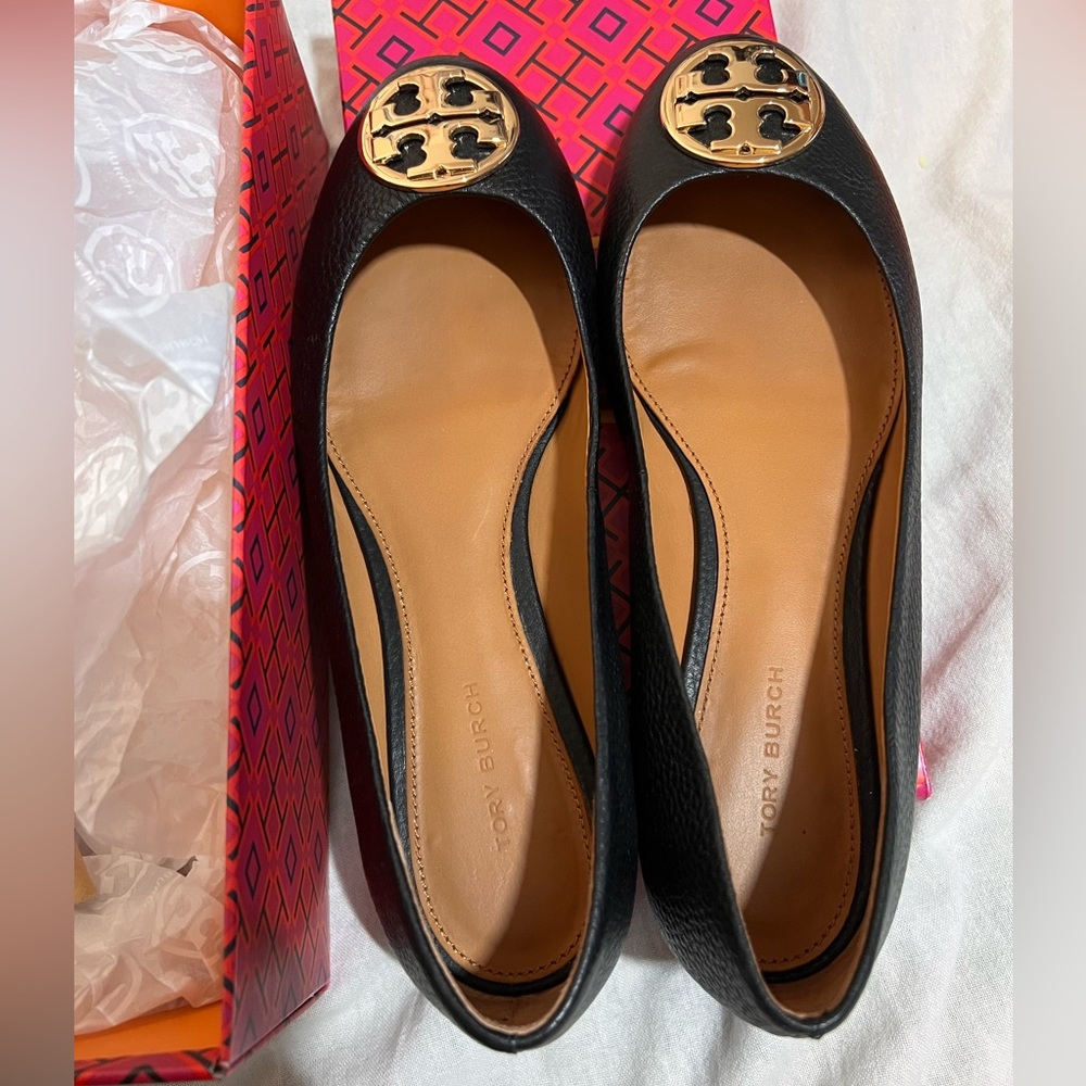 Tory Burch Black flat size 7.5